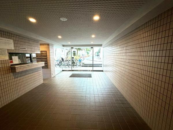 東京都練馬区貫井1丁目の中古マンションのエントランス