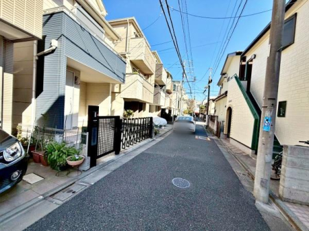 �����s�������6���ڂ̒��È�ˌ��Ă̑O�ʓ��H�܂ތ��n�ʐ^