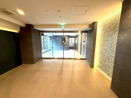 �����s������a��3���ڂ̒��Ã}���V�����̃G���g�����X