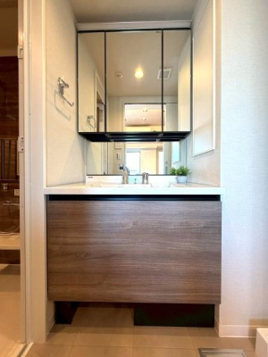 �����s������a��3���ڂ̒��Ã}���V�����̐��ʑ�E���ʏ�