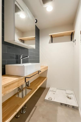 �����s����擌����2���ڂ̒��Ã}���V�����̐��ʑ�E���ʏ�