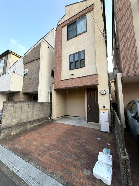 �����s������{5���ڂ̒��È�ˌ��Ă̒��ԏ�