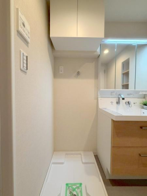 �����s�����{��1���ڂ̒��Ã}���V�����̐��ʑ�E���ʏ�