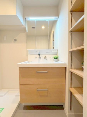 �����s�����{��1���ڂ̒��Ã}���V�����̐��ʑ�E���ʏ�