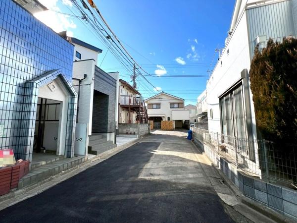 �����s���n�扺�ΐ_��2���ڂ̒��È�ˌ��Ă̑O�ʓ��H�܂ތ��n�ʐ^