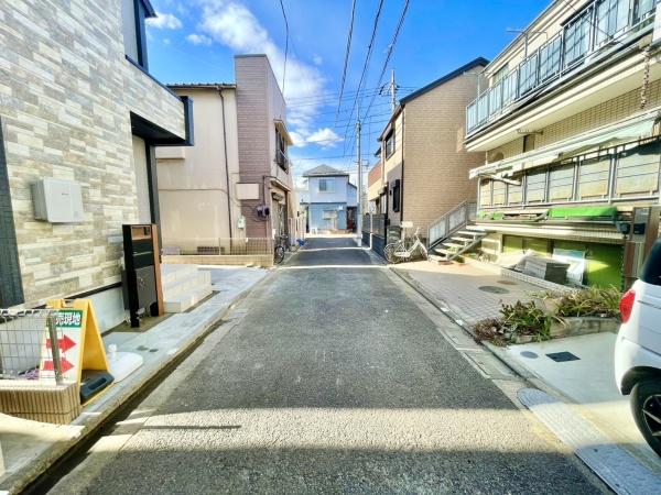 �����s���n�����1���ڂ̐V�z��ˌ��Ă̑O�ʓ��H�܂ތ��n�ʐ^