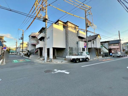 �����s�����]�Óc1���ڂ̐V�z��ˌ��Ă̑O�ʓ��H�܂ތ��n�ʐ^