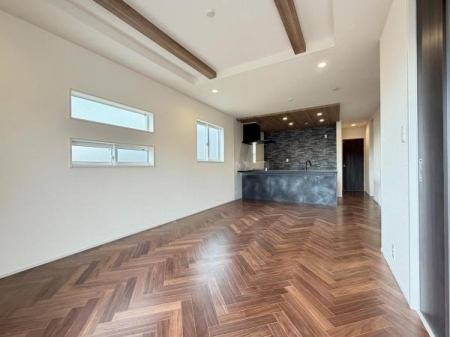 �����s���n��ΐ_���8���ڂ̐V�z��ˌ��Ẵ��r���O