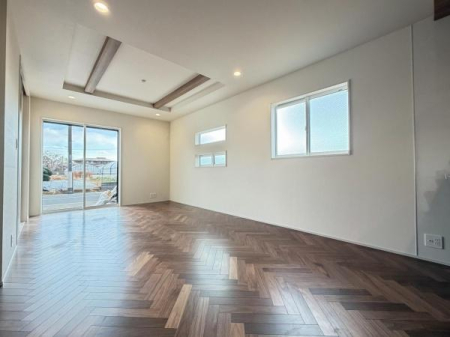 �����s���n��ΐ_���8���ڂ̐V�z��ˌ��Ẵ��r���O