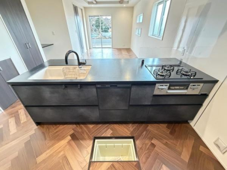 �����s���n��ΐ_���8���ڂ̐V�z��ˌ��ẴL�b�`��