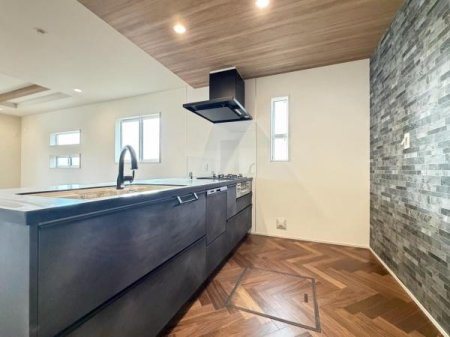 �����s���n��ΐ_���8���ڂ̐V�z��ˌ��ẴL�b�`��