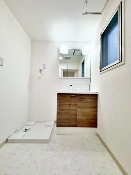 �����s�����q�s���؂̒��Ã}���V�����̐��ʑ�E���ʏ�