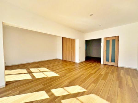 �����s�����q�s���؂̒��Ã}���V�����̃��r���O