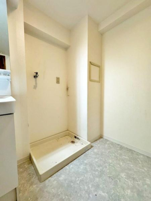 �����s�����q�s�䒬1���ڂ̒��Ã}���V�����̐��ʑ�E���ʏ�