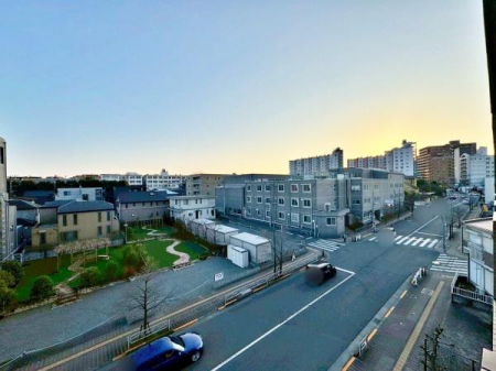 �����s�����q�s�䒬4���ڂ̒��Ã}���V�����̃o���R�j�[