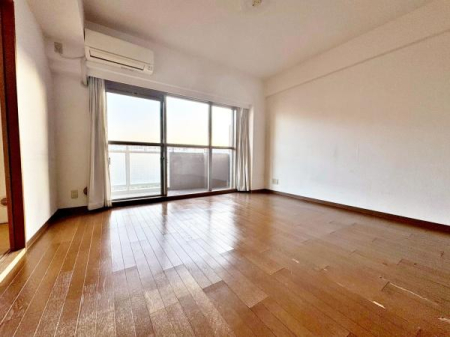 �����s�����q�s�䒬4���ڂ̒��Ã}���V�����̃��r���O