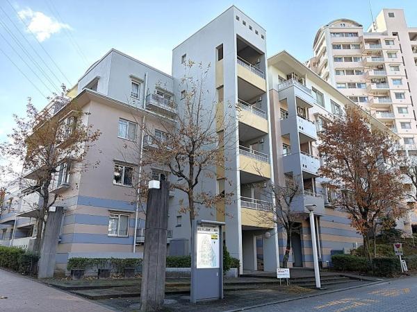 東京都八王子市別所1丁目の中古マンションの現地外観写真