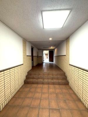 �����s����攒��1���ڂ̒��Ã}���V�����̃G���g�����X