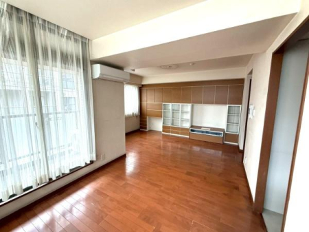 �����s����攒��1���ڂ̒��Ã}���V�����̃��r���O