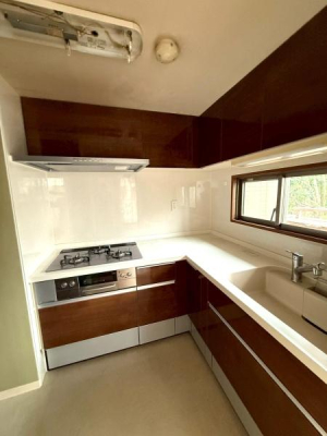 �����s����攒��1���ڂ̒��Ã}���V�����̃L�b�`��