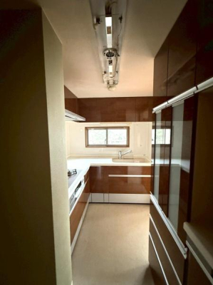 �����s����攒��1���ڂ̒��Ã}���V�����̃L�b�`��