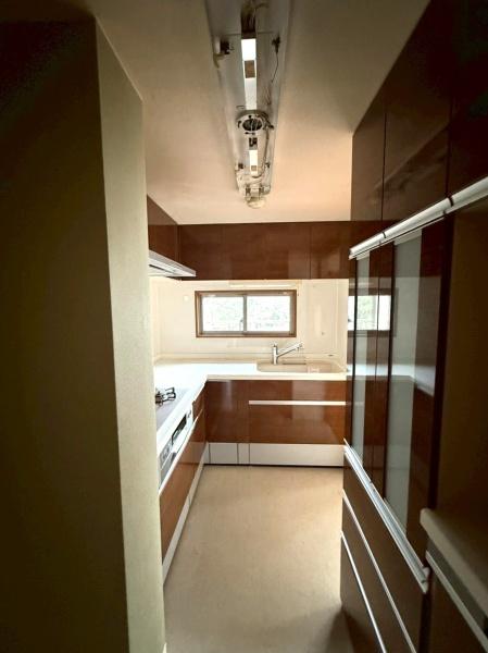 �����s����攒��1���ڂ̒��Ã}���V�����̃L�b�`��