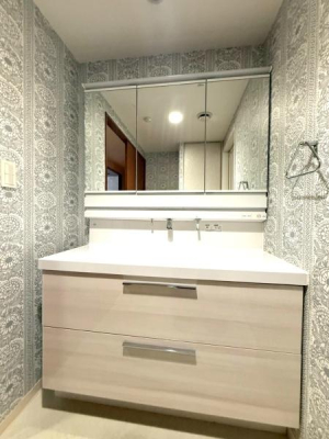 �����s����攒��1���ڂ̒��Ã}���V�����̐��ʑ�E���ʏ�