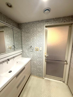 �����s����攒��1���ڂ̒��Ã}���V�����̐��ʑ�E���ʏ�