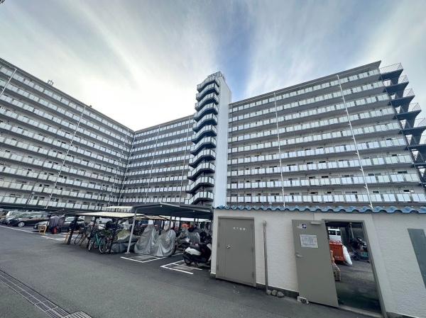 東京都八王子市椚田町の中古マンションの現地外観写真