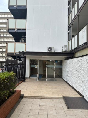 �����s�����q�s���c���̒��Ã}���V�����̃G���g�����X