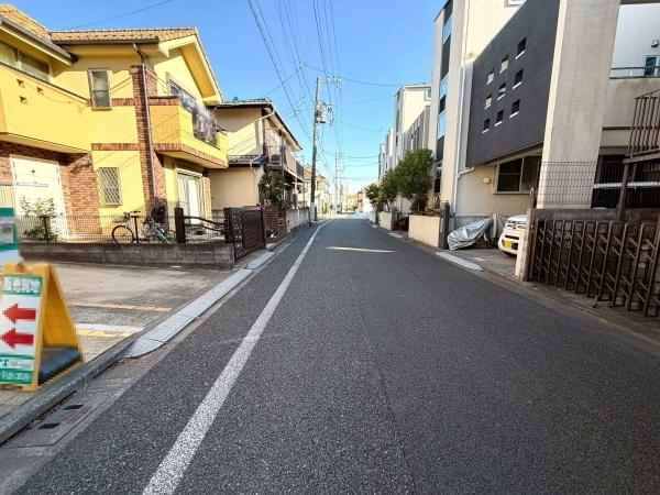 �����s���n�搼���1���ڂ̒��È�ˌ��Ă̑O�ʓ��H�܂ތ��n�ʐ^