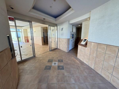 �����s�����]����3���ڂ̒��Ã}���V�����̃G���g�����X