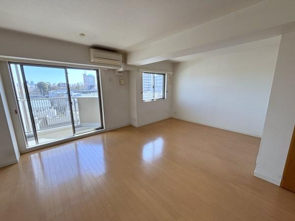 �����s�����]����3���ڂ̒��Ã}���V�����̃��r���O