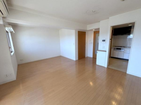 �����s�����]����3���ڂ̒��Ã}���V�����̃��r���O