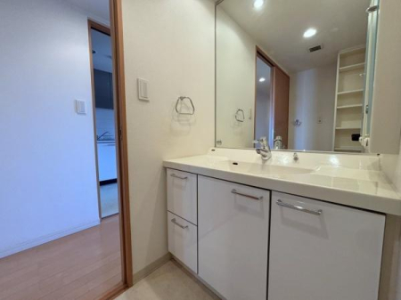 �����s�����]����3���ڂ̒��Ã}���V�����̐��ʑ�E���ʏ�