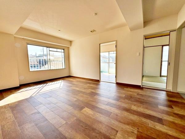 �����s�����q�s����钬�̒��Ã}���V�����̃��r���O