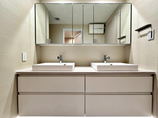 �����s���n��ΐ_�䒬2���ڂ̒��Ã}���V�����̐��ʑ�E���ʏ�