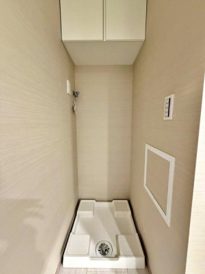 �����s���n��ΐ_�䒬2���ڂ̒��Ã}���V�����̐��ʑ�E���ʏ�