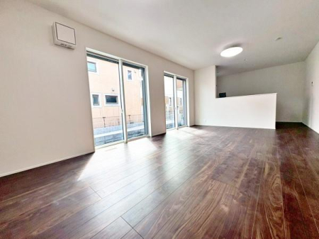 �����s�����q�s���[���̐V�z��ˌ��Ẵ��r���O