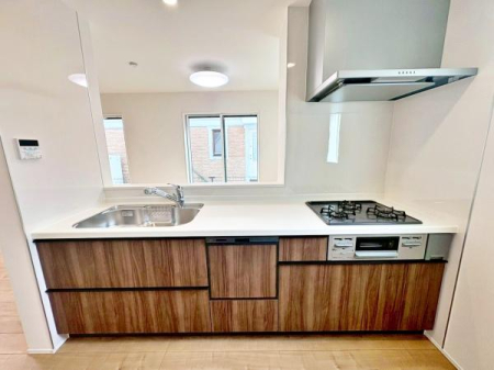 �����s�����q�s���[���̐V�z��ˌ��ẴL�b�`��