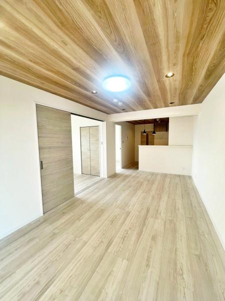 �����s�����q�s�Ǖ����̒��Ã}���V�����̃��r���O