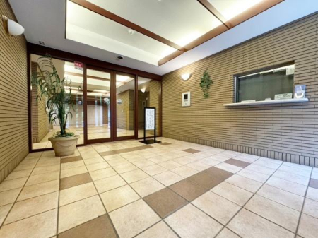 �����s�����q�s���؂̒��Ã}���V�����̃G���g�����X