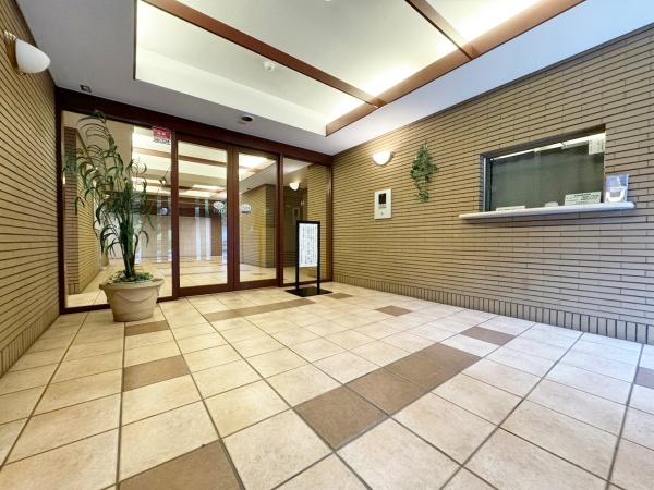 �����s�����q�s���؂̒��Ã}���V�����̃G���g�����X