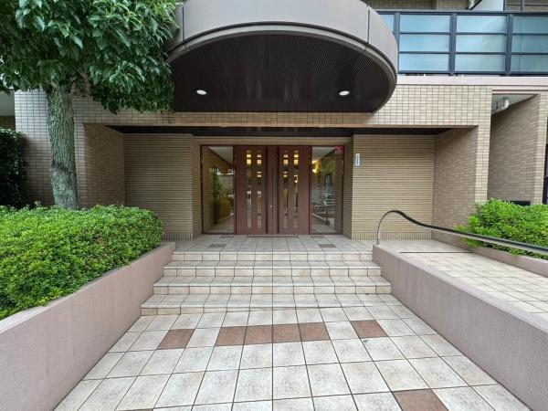 �����s�����q�s���؂̒��Ã}���V�����̃G���g�����X