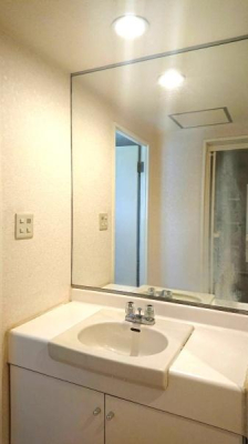 �����s���n��X���4���ڂ̒��Ã}���V�����̐��ʑ�E���ʏ�