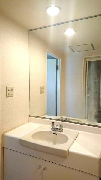 �����s���n��X���4���ڂ̒��Ã}���V�����̐��ʑ�E���ʏ�