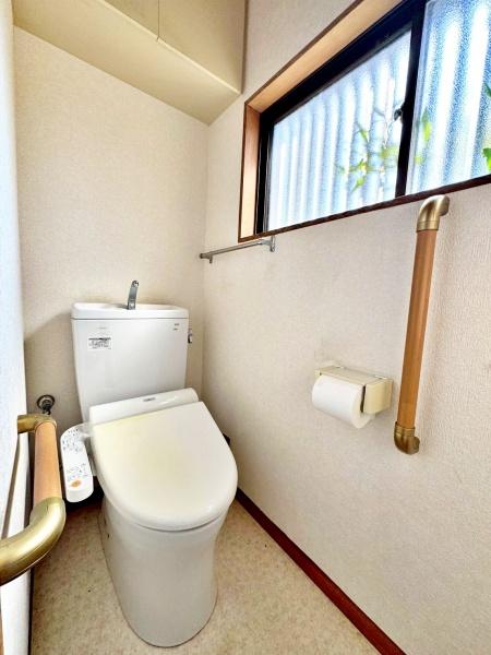 東京都八王子市散田町2丁目の中古一戸建てのトイレ