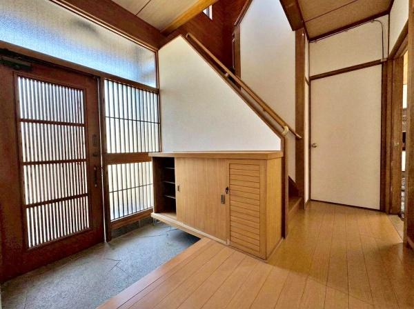 東京都八王子市散田町2丁目の中古一戸建ての玄関