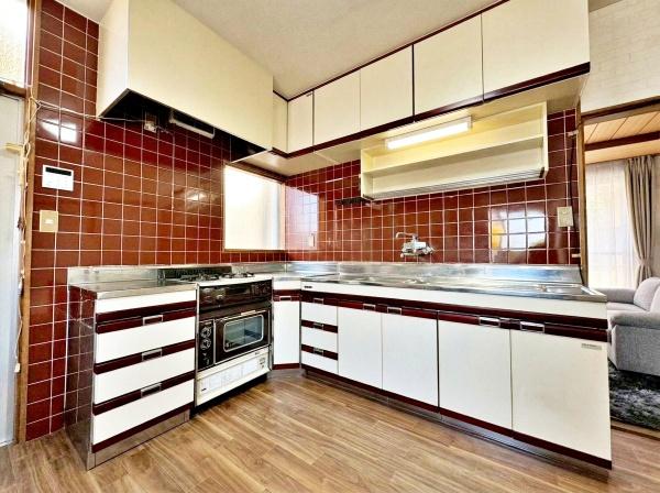 �����s�����q�s�U�c��2���ڂ̒��È�ˌ��ẴL�b�`��