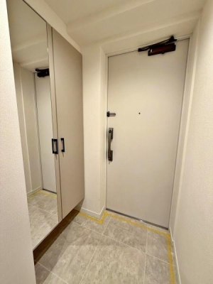 東京都練馬区貫井1丁目 13-22の中古マンションの玄関